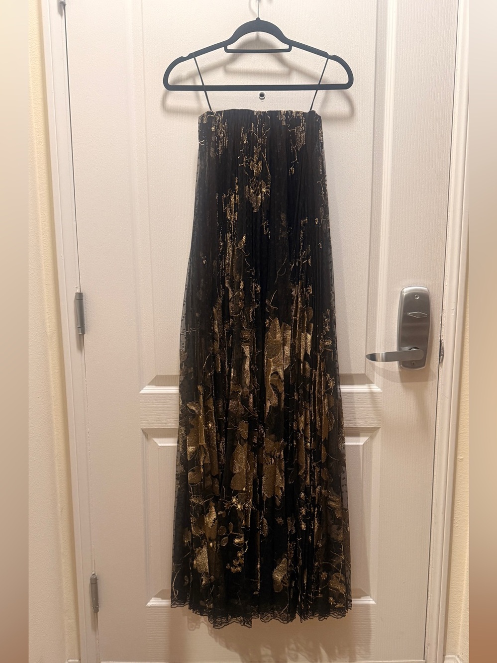 Helsi Delphine Strapless Pleated Sheer Lace Maxi Dress
Black & Gold Size XS NWT - Picture 8 of 9
